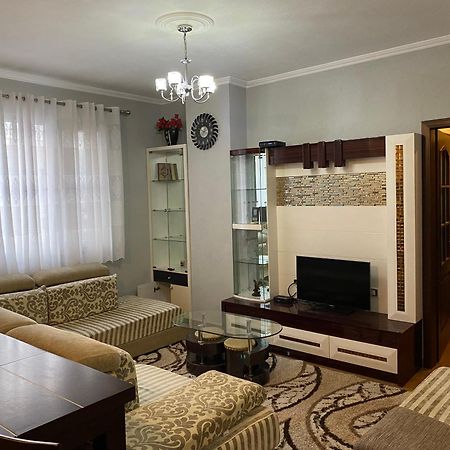 Comfortable 2-Br For 4 Tirana Buitenkant foto