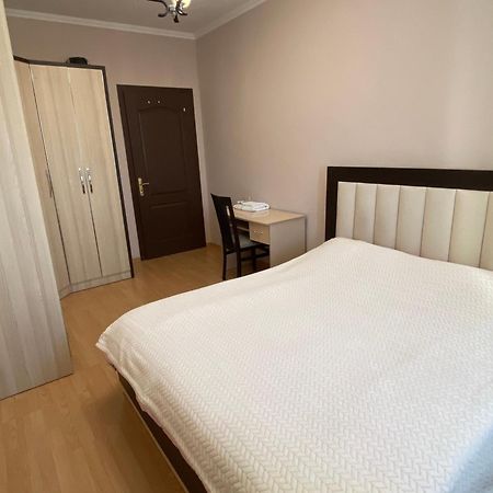Comfortable 2-Br For 4 Tirana Buitenkant foto